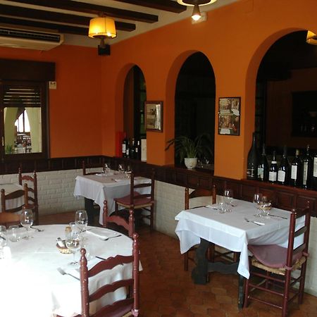 Hotel Restaurant El Bosc Banyeres del Penedes Exteriör bild